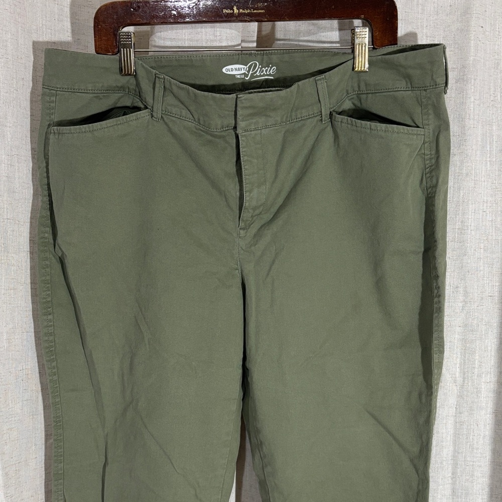 Old Navy Women’s Khaki Green Pixie Chinos